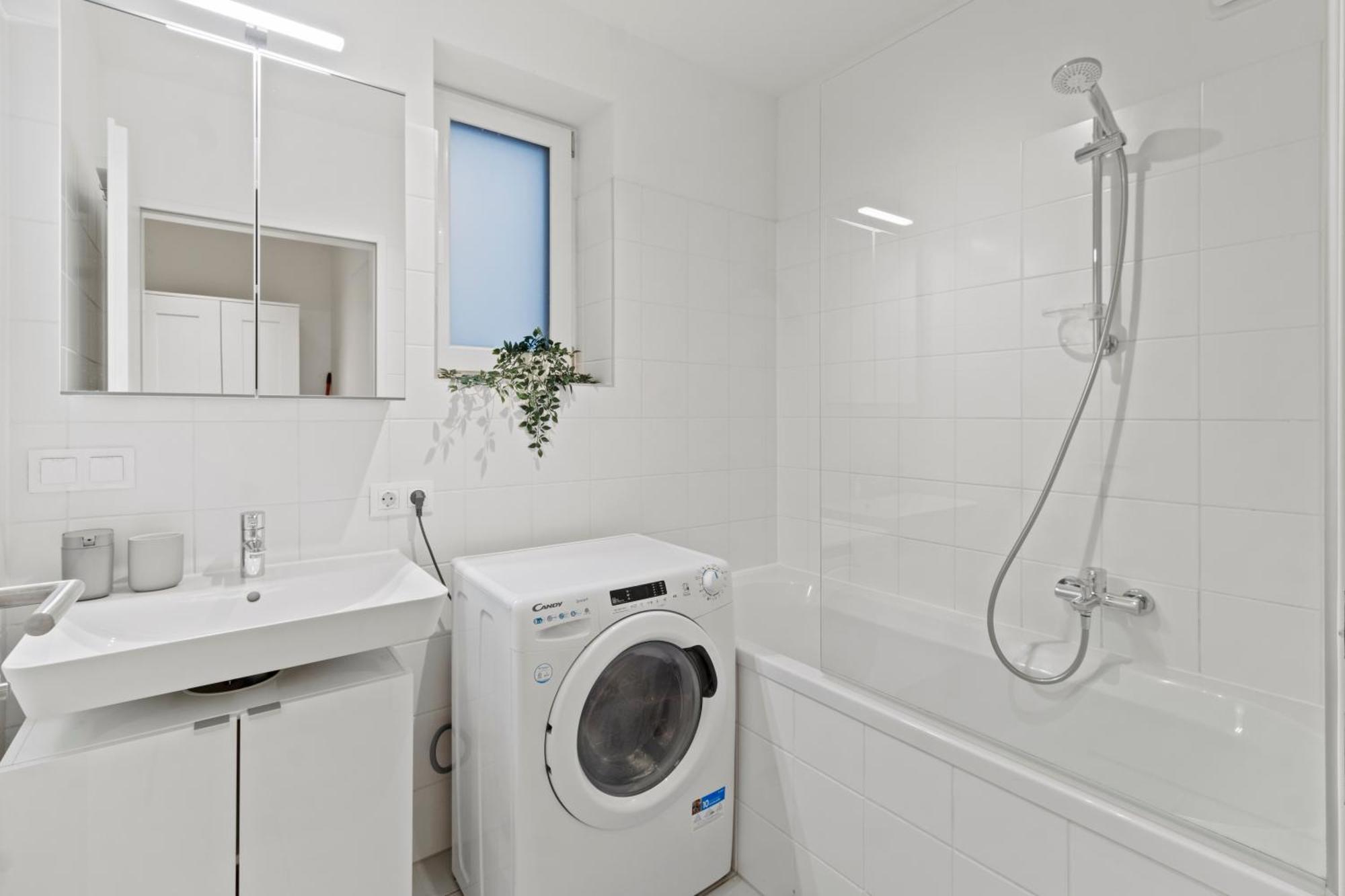 Balcony Apartment I 50 M² I Near City Center فيينا المظهر الخارجي الصورة